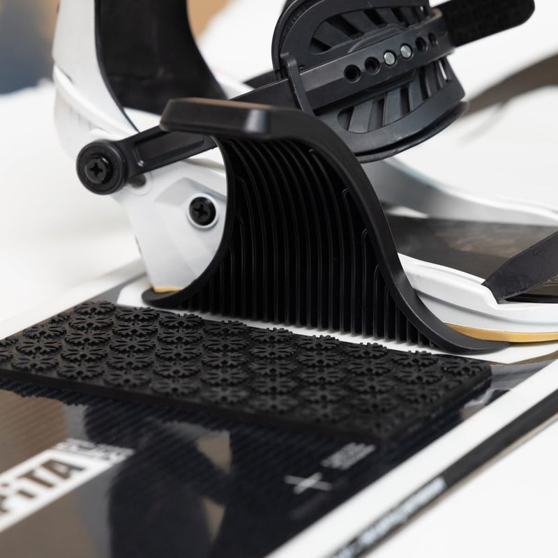 SHREDHOOK خطاف التزلج مع وسادة داس - مصنوع 100% في الولايات المتحدة الأمريكية - مزيد من الاستقرار عند عدم ربطه في الرباط الخلفي مما يمنحك تحكمًا إضافيًا أثناء الخروج من المصاعد والتنقل في الجبل - Image 2